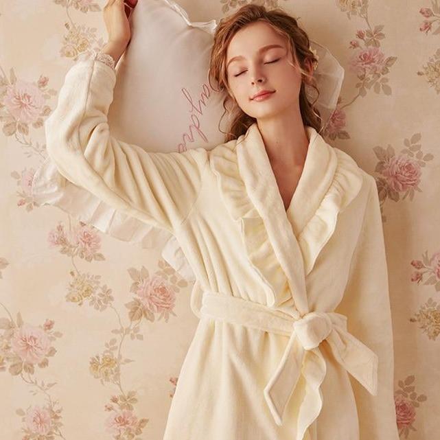 Peignoir de luxe femme sale